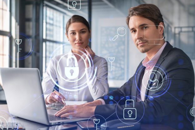 mensen die praten over schoolveiligheid