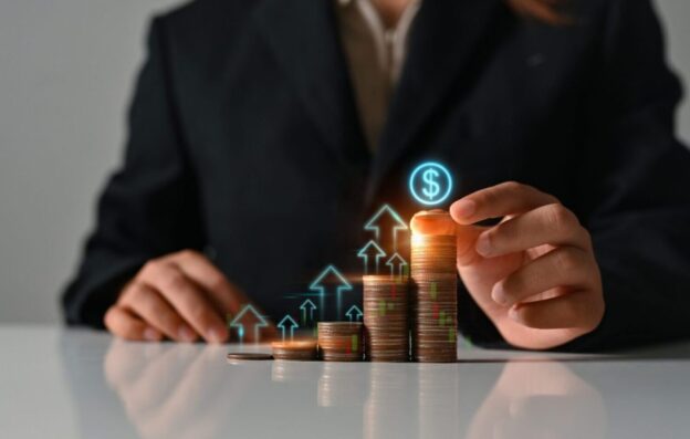 Een persoon die zich bezighoudt met financiële aspecten